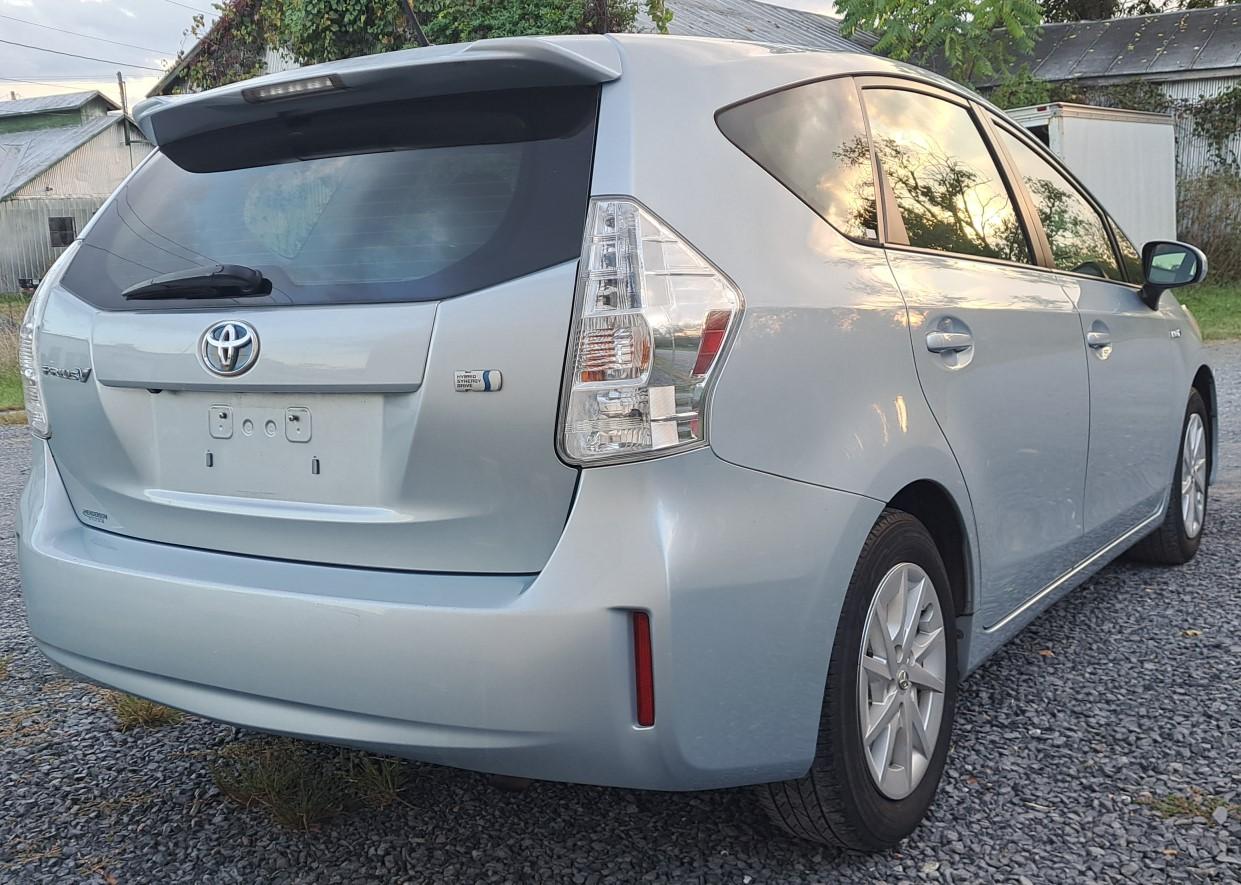 2013 Toyota Prius V Two - 208345