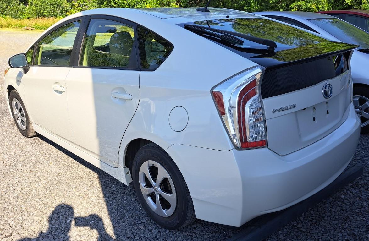 2015 Toyota Prius Three - 403221
